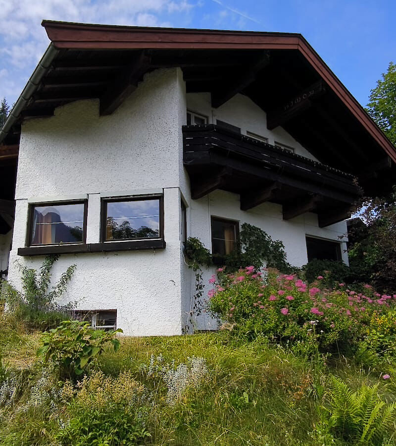 Einfamilienhaus mit Baugenehmigung für ein Haus mit 5 Wohnungen.