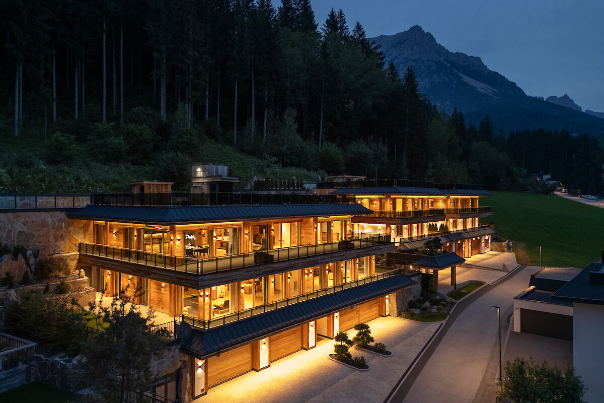 Adlerhorst mit Pool am Waldrand in den Kitzbüheler Alpen