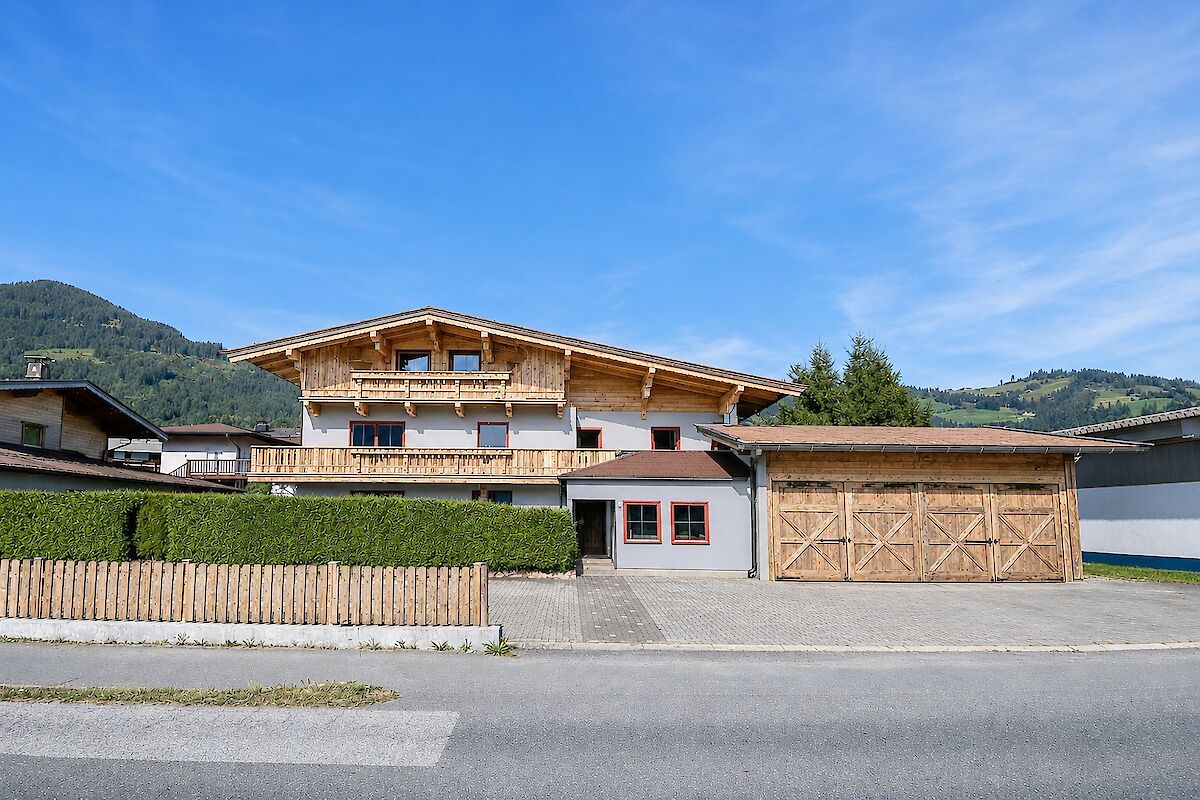 Mehrfamilienhaus mit 4 Wohnungen und Garage - Lager - Werkstätte