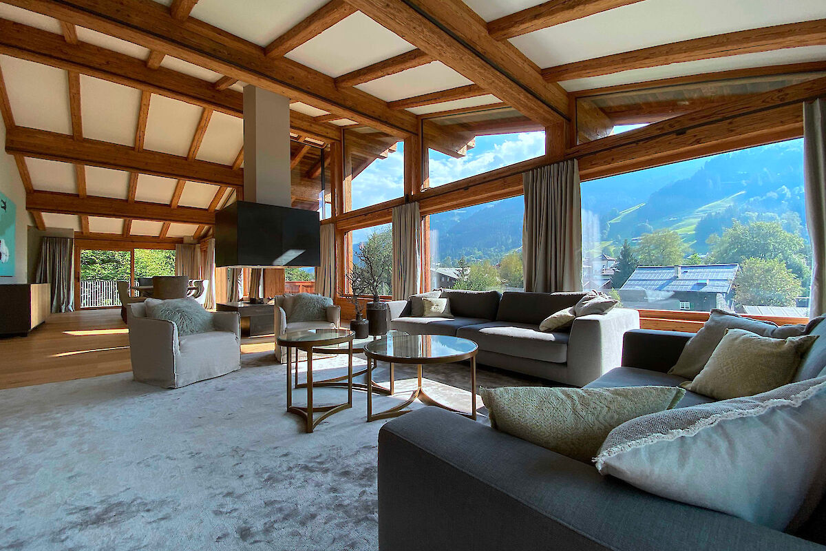 Charming country house with indoor pool, close to town, overlooking the Streif