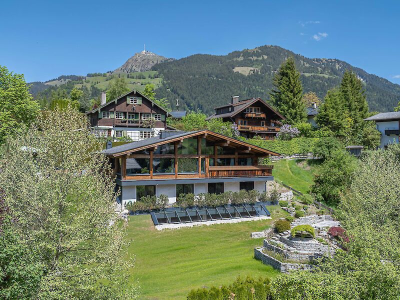 Charming country house with indoor pool, close to town, overlooking the Streif