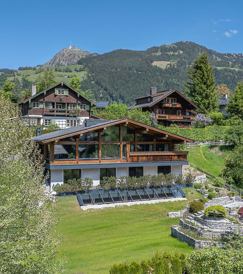 Charming country house with indoor pool, close to town, overlooking the Streif